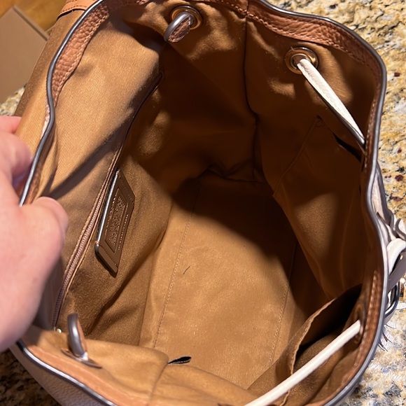 Wonderful condition off-white Coach bag - Picture 4 of 6